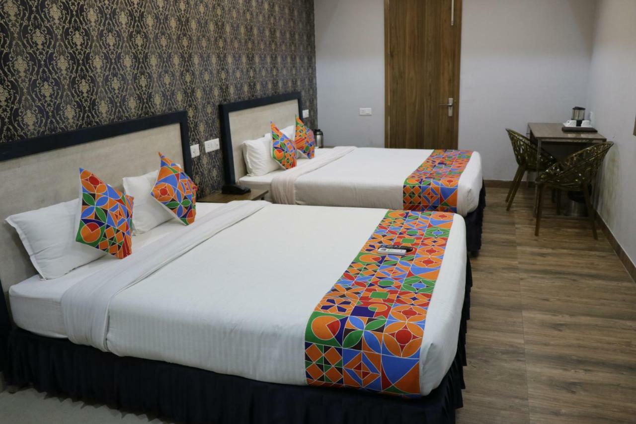 Hotel S.R. Residency Zirakpur Exterior foto