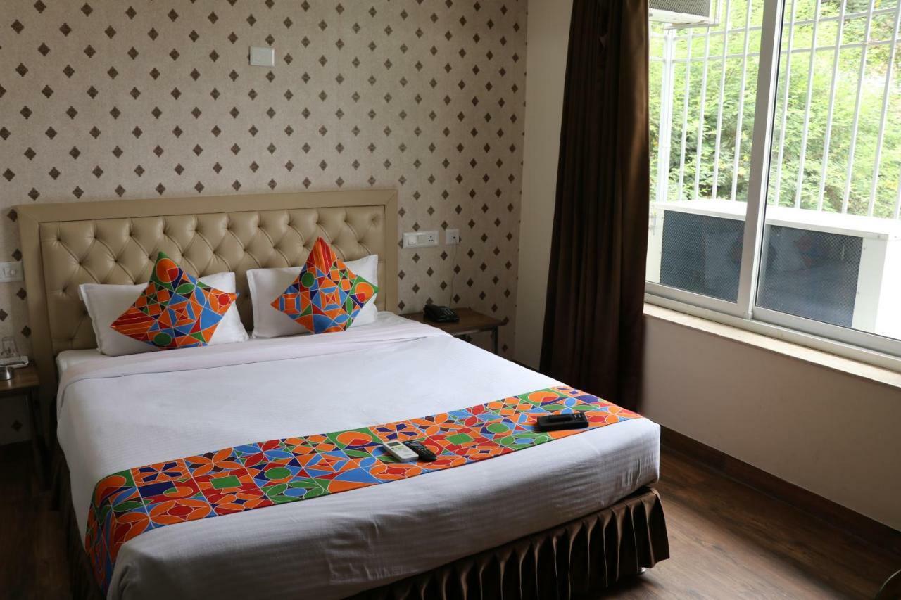 Hotel S.R. Residency Zirakpur Exterior foto